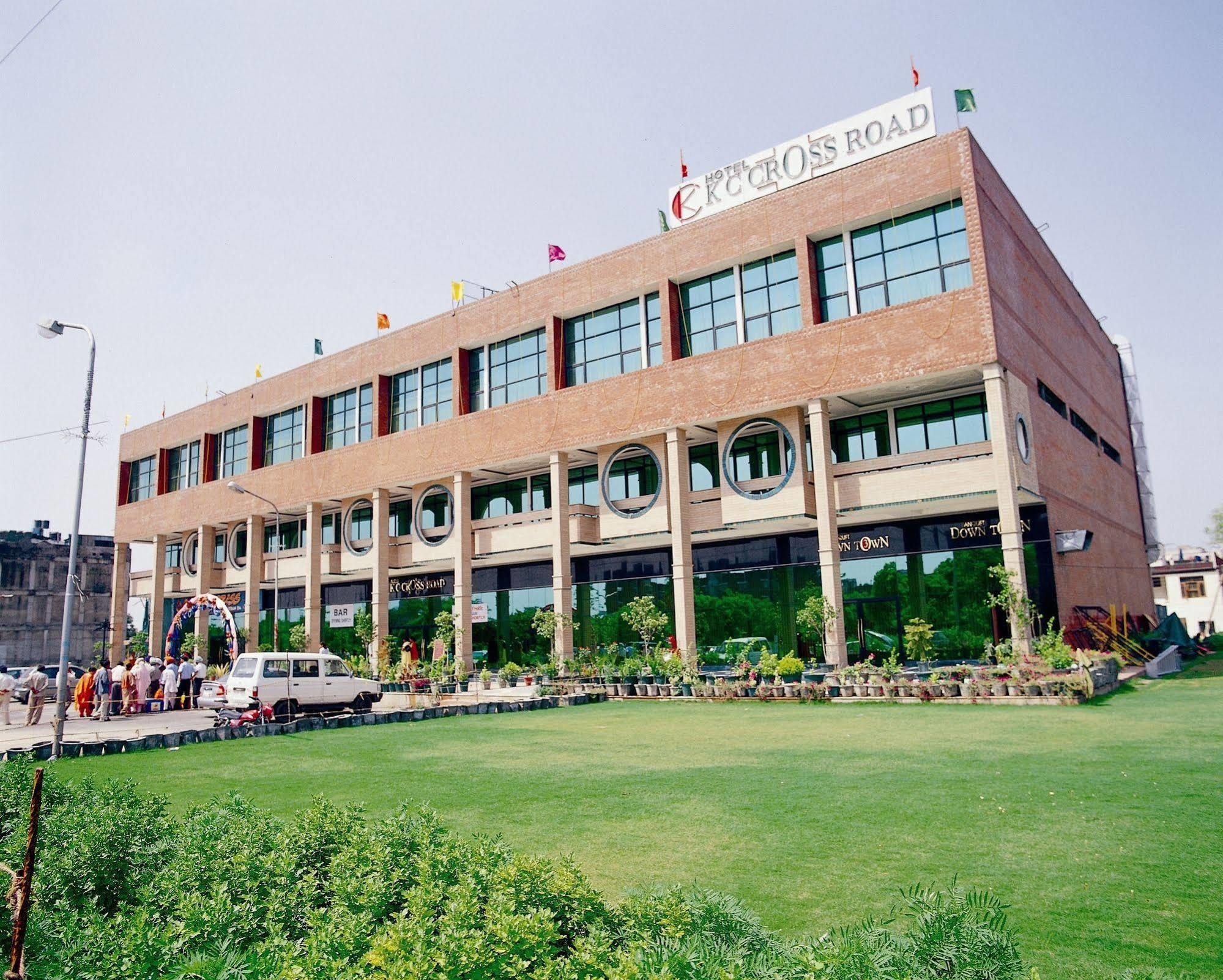 Kc Cross Road Hotel Panchkula Exterior photo