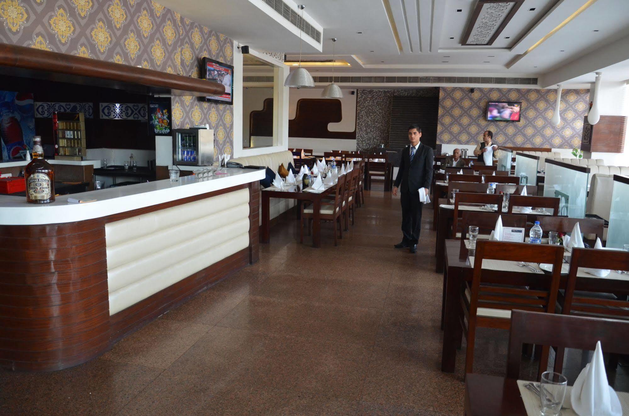 Kc Cross Road Hotel Panchkula Exterior photo