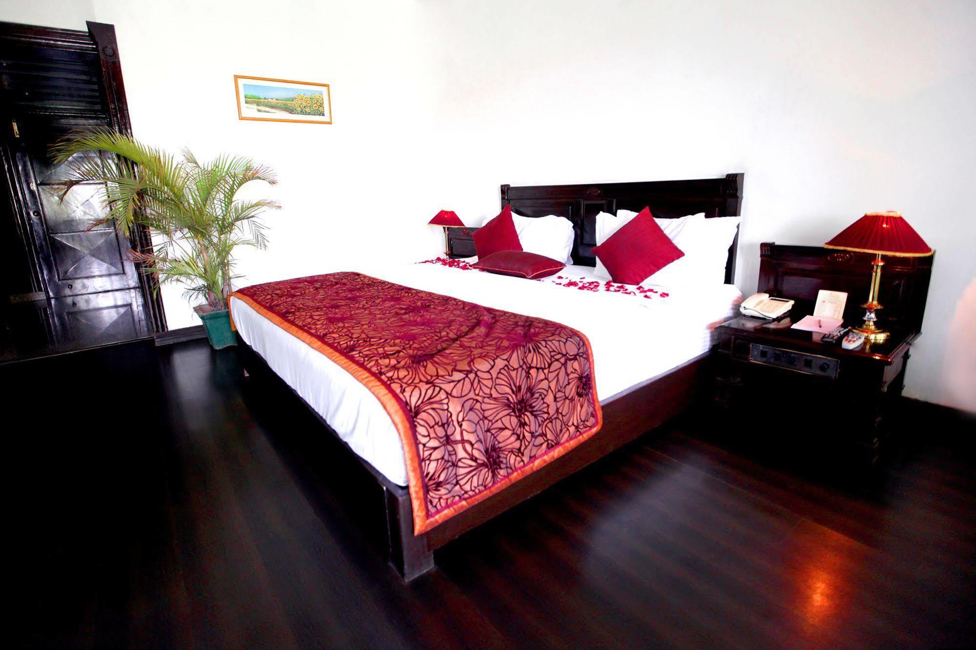 Kc Cross Road Hotel Panchkula Exterior photo