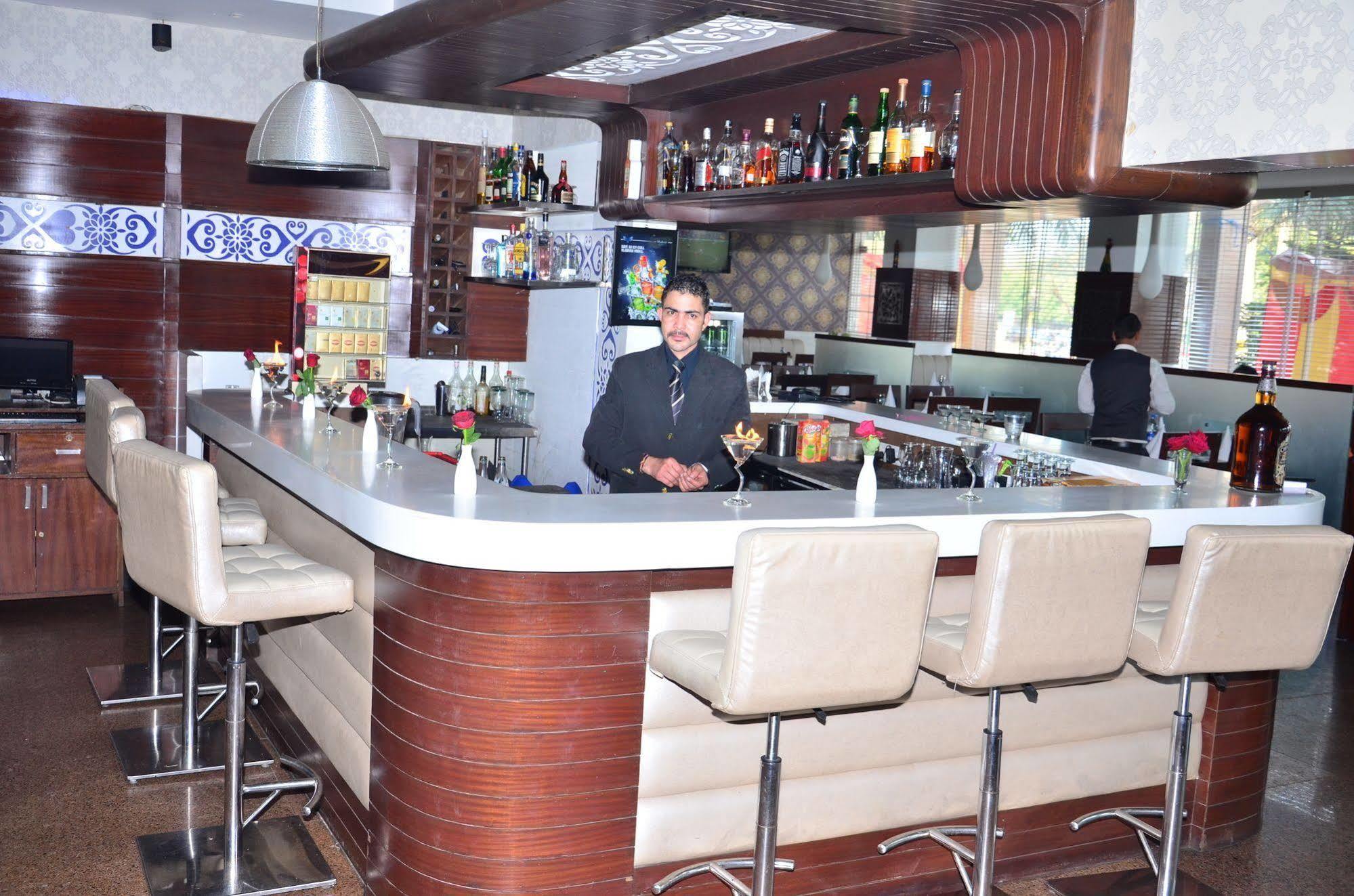 Kc Cross Road Hotel Panchkula Exterior photo